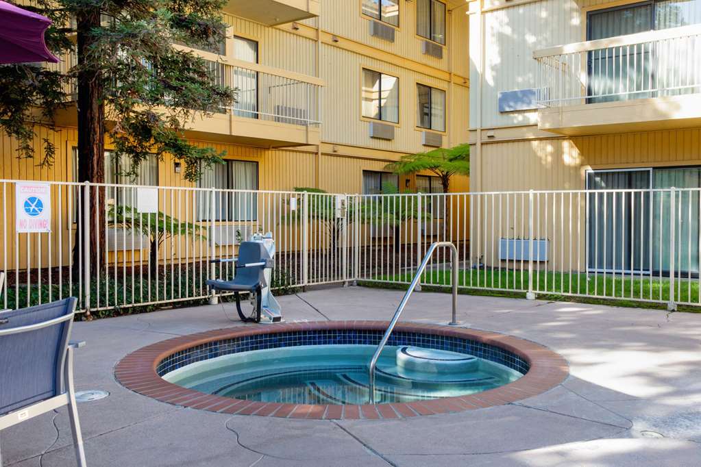 La Quinta Inn & Suites by Wyndham Oakland Hayward - photo 7
