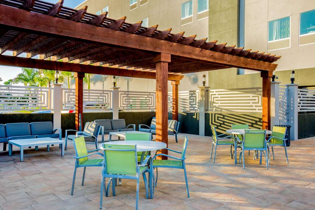 La Quinta Inn & Suites by Wyndham McAllen Convention Center - photo 37