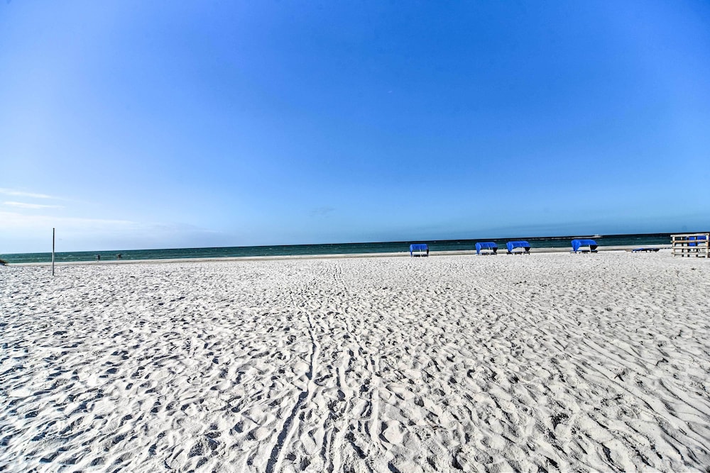 New Pool & Hot Tub Beachfront Indian Shores Condo — 4-Star Luxury Hotel in Indian Shores, United States