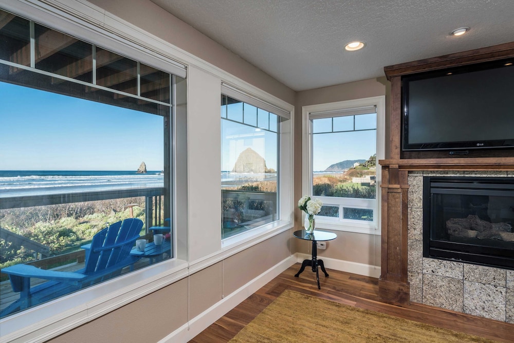 Blue Starfish by Avantstay Ocean Views & Direct Cannon Beach Access - photo 8