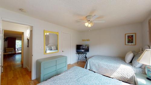 762 Queens Grant - photo 10