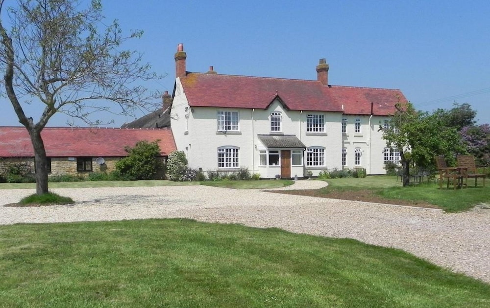 Lowerfield Farm — 4-Star Luxury Hotel in Broadway, United Kingdom