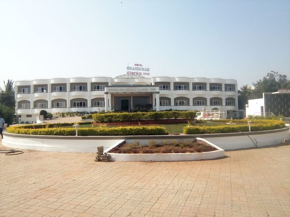 Hotel Shashinag Clarks Inn in Bijapur, India