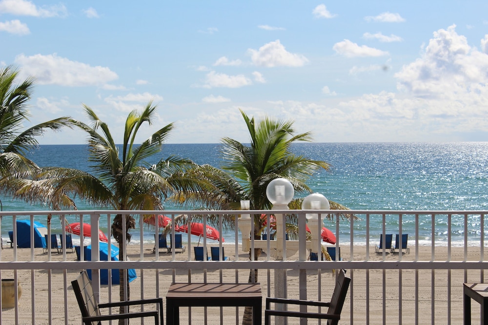 Golden Sand Oceanfront in Hollywood, United States