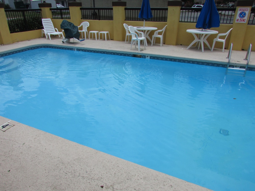 Days Inn & Suites by Wyndham Fort Valley - photo 24