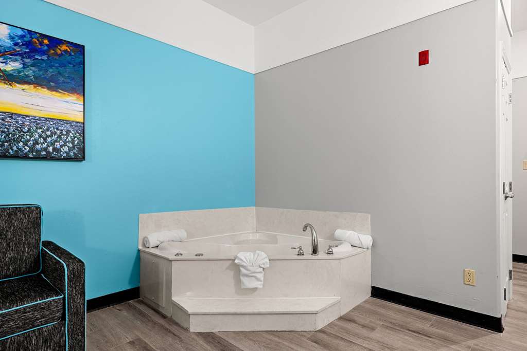 La Quinta Inn & Suites by Wyndham Raymondville - photo 73