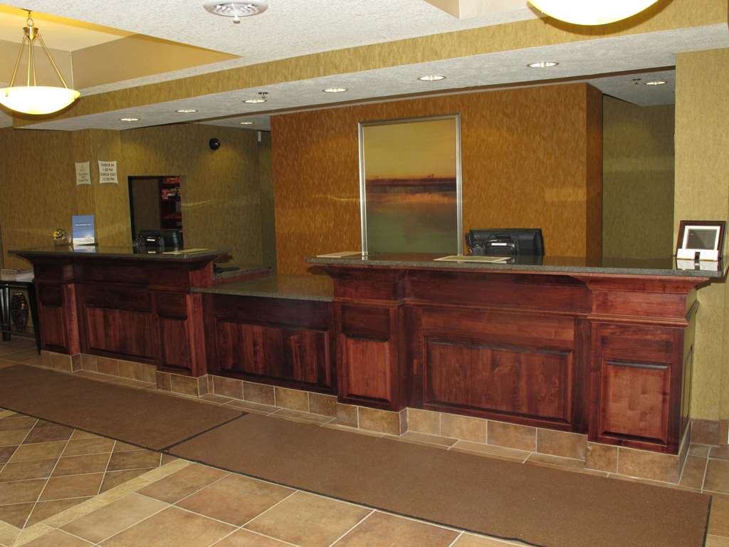 La Quinta Inn & Suites by Wyndham Bismarck - photo 7