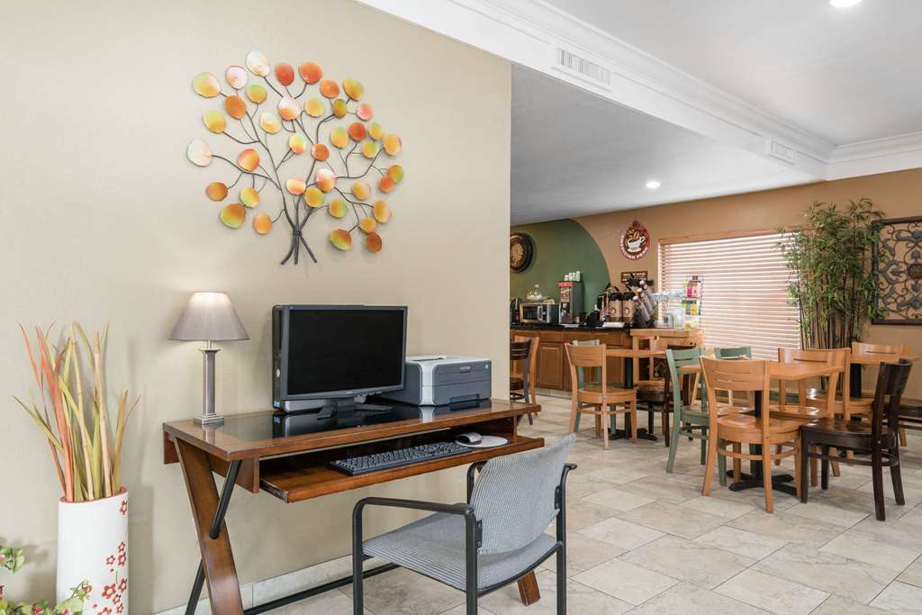 AmericInn by Wyndham Johnston Des Moines - photo 22