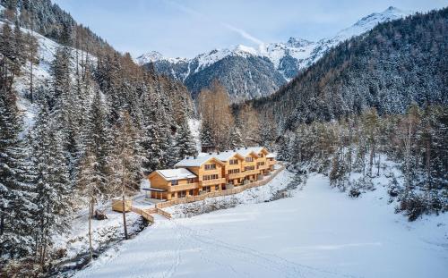 Chalet Stuibenfall Niederthai — 4-Star Luxury Hotel in Umhausen, Austria