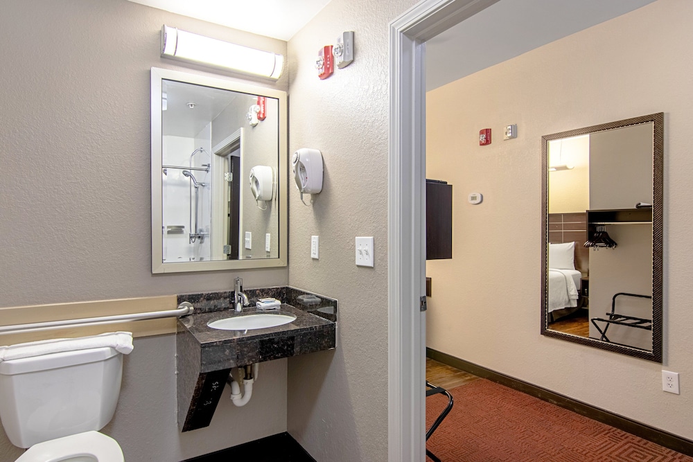 Red Roof Inn Locust Grove - photo 20