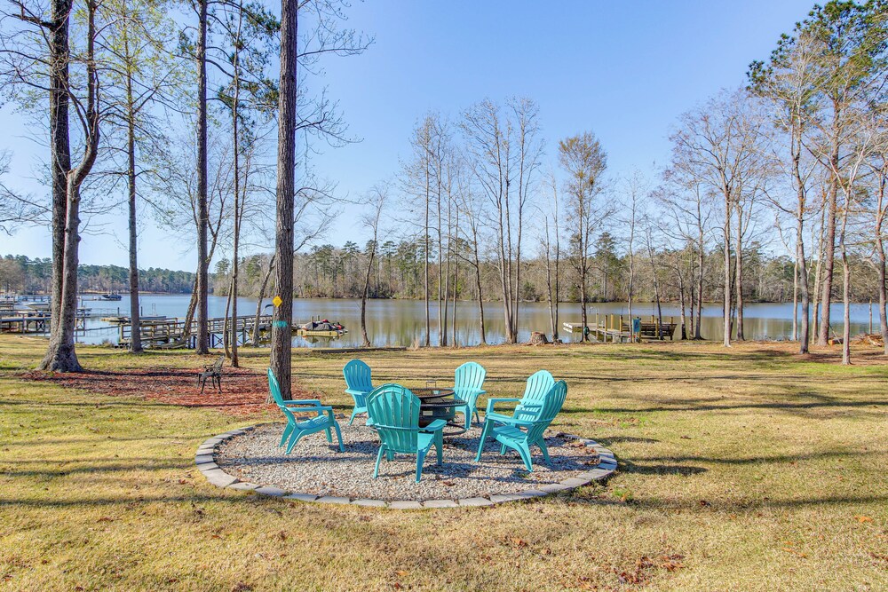 Private Dock Fire Pit: Lake Murray Family Escape — hotel in Leesville