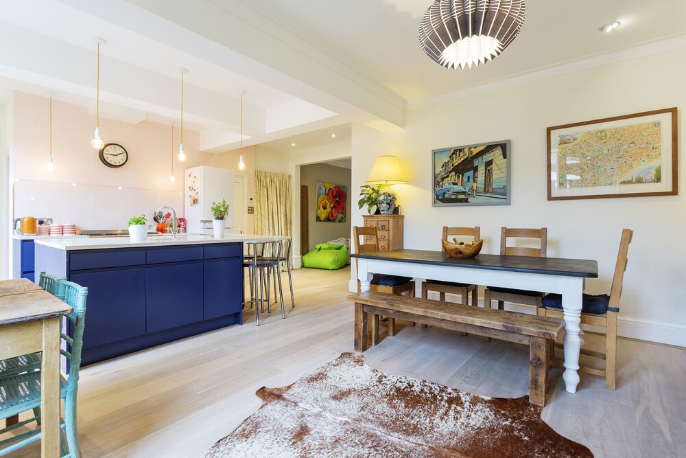 Hybrid Resi Battersea — 4-Star Luxury Hotel in London, United Kingdom