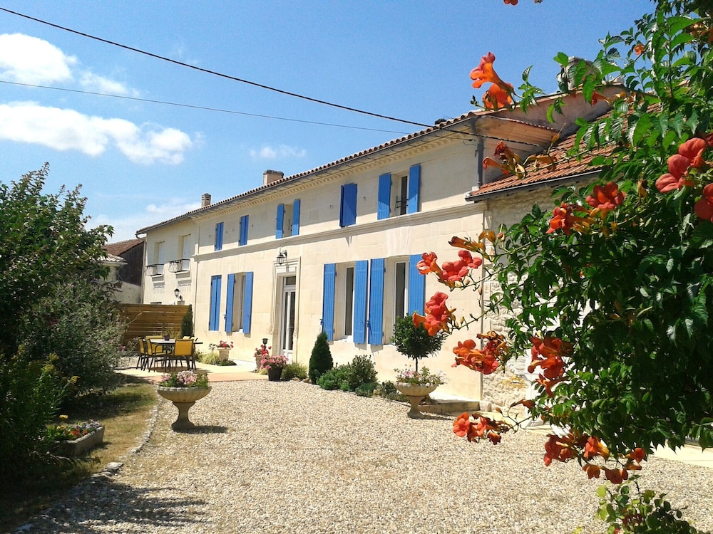 Domaine L’Albizia in Saintes, France