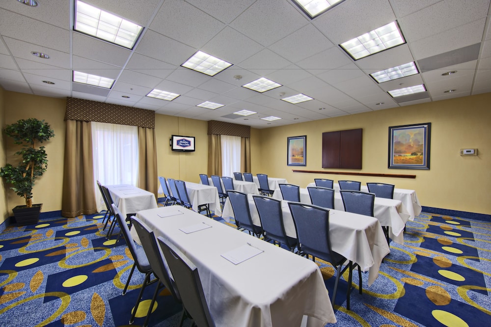 Hampton Inn & Suites Ridgecrest - photo 44