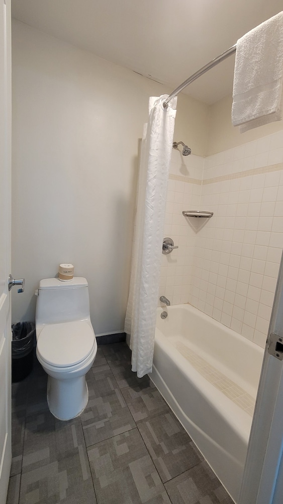 Presidio Parkway Inn - photo 23