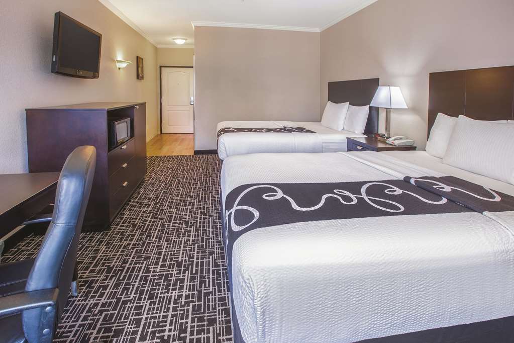 La Quinta Inn & Suites by Wyndham Garland Harbor Point - photo 18