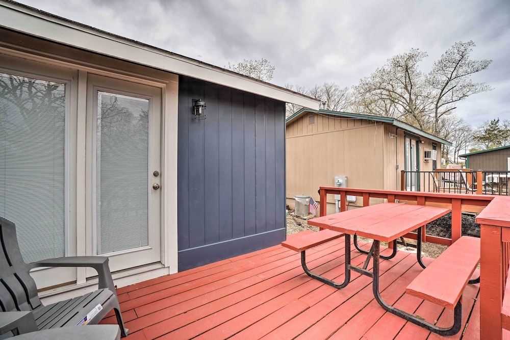 Quaint Table Rock Lake Hideout with Pool Access - photo 13