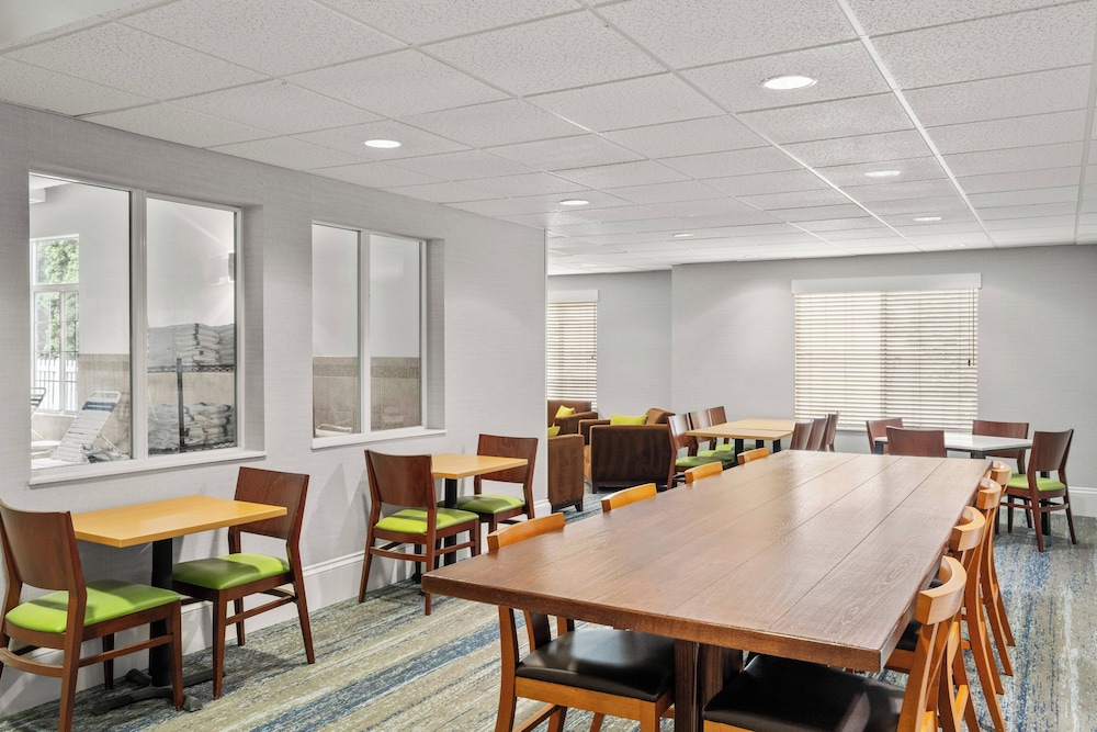 Holiday Inn Express & Suites New Buffalo by IHG - photo 35