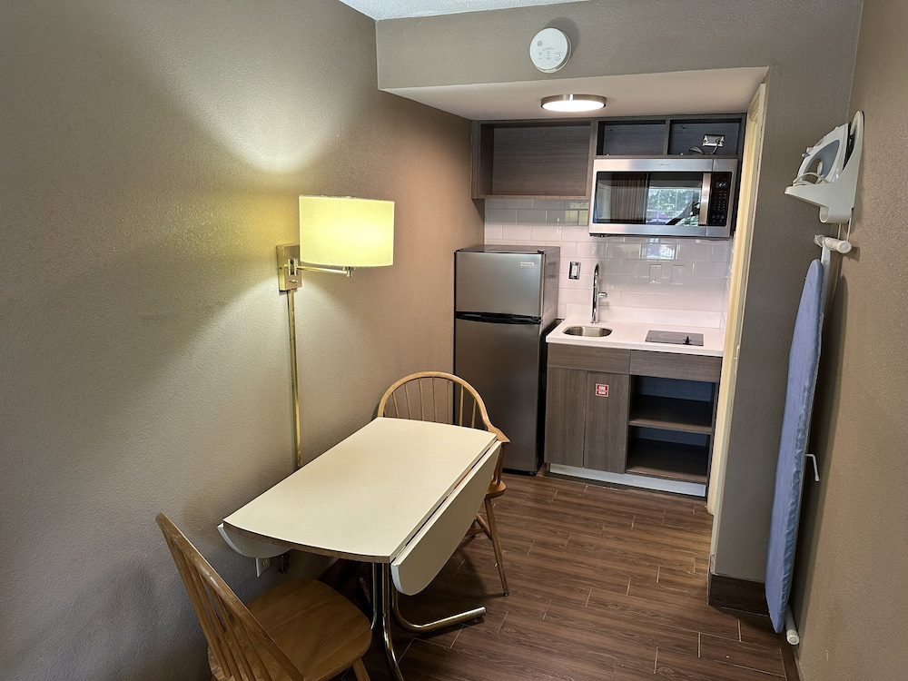 Red Roof Inn & Suites Marysville - photo 9