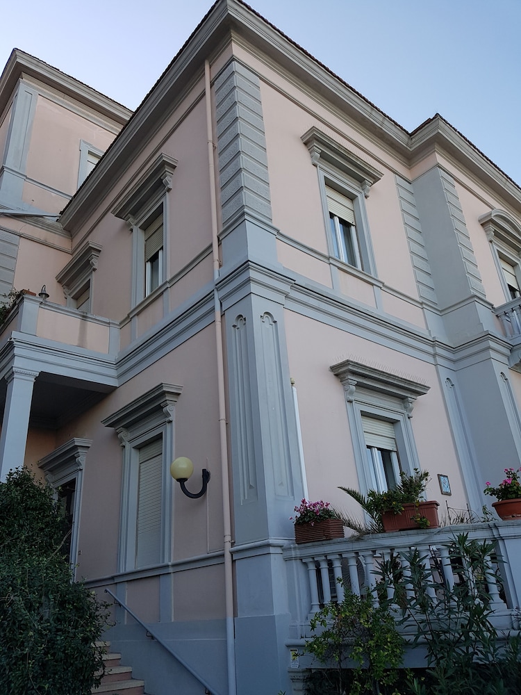 B&B Villa l'Aurora — 4-Star Luxury Hotel in Pescara, Italy