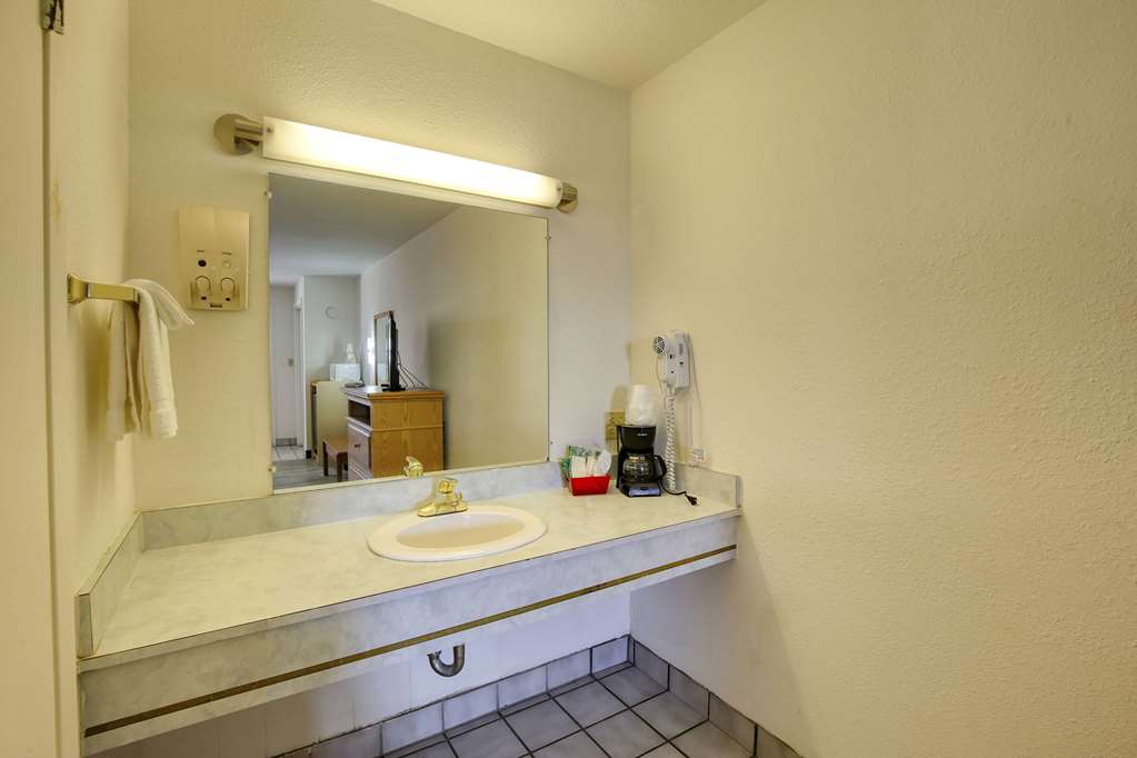 Super 8 by Wyndham Newcastle - photo 10