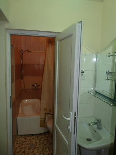 Gis Guest House