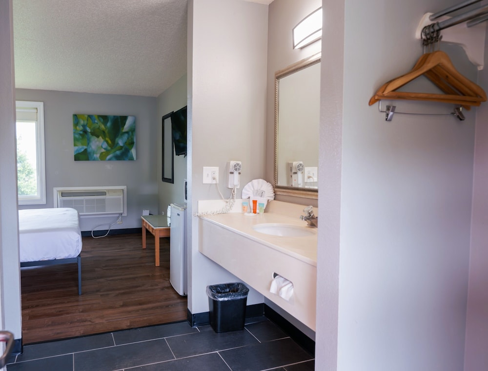 Sunnyside Inn & Suites - photo 46