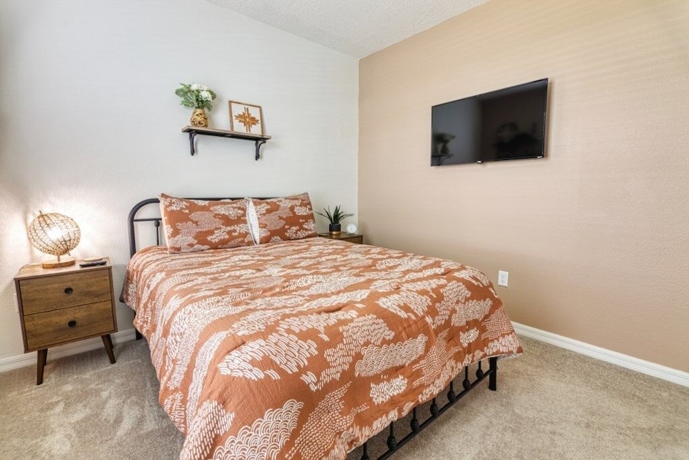 Daniel's Townhome Getaway At Windsor Island Resort 5 Bedroom Townhouse by Redawning Davenport - photo 4