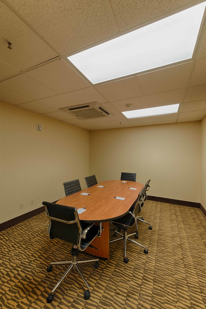 Best Western Plus Delta Inn & Suites - photo 25