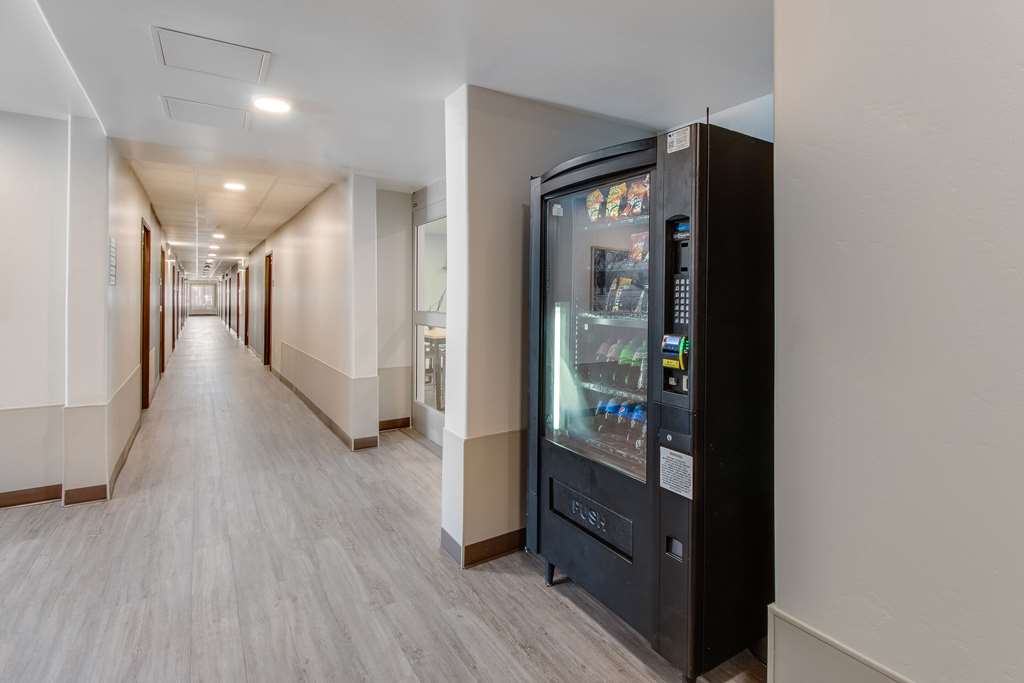 WoodSpring Suites Bakersfield East - photo 28