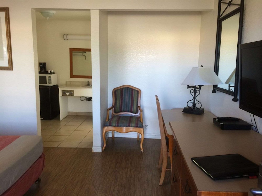 Vagabond Inn Hemet - photo 10