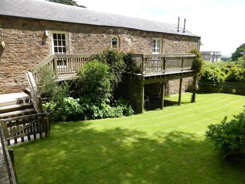 The Old Stables of heritage Tregrehan Garden Cottages on South Coast — 4-Star Luxury Hotel in St Austell, United Kingdom