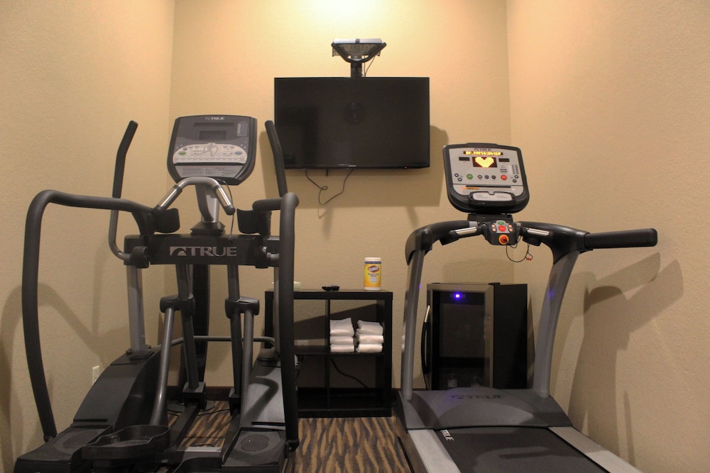 Cobblestone Inn & Suites Denison Oak Ridge - photo 52