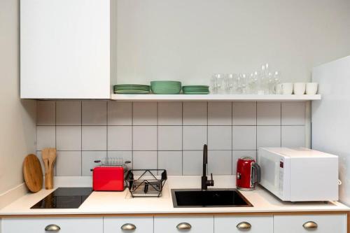 Stylish 2 BR 2 Balconies Apartment In Old Tbilisi