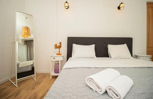 3BR Scenic Terrace Apt in Abanotubani By Wehost