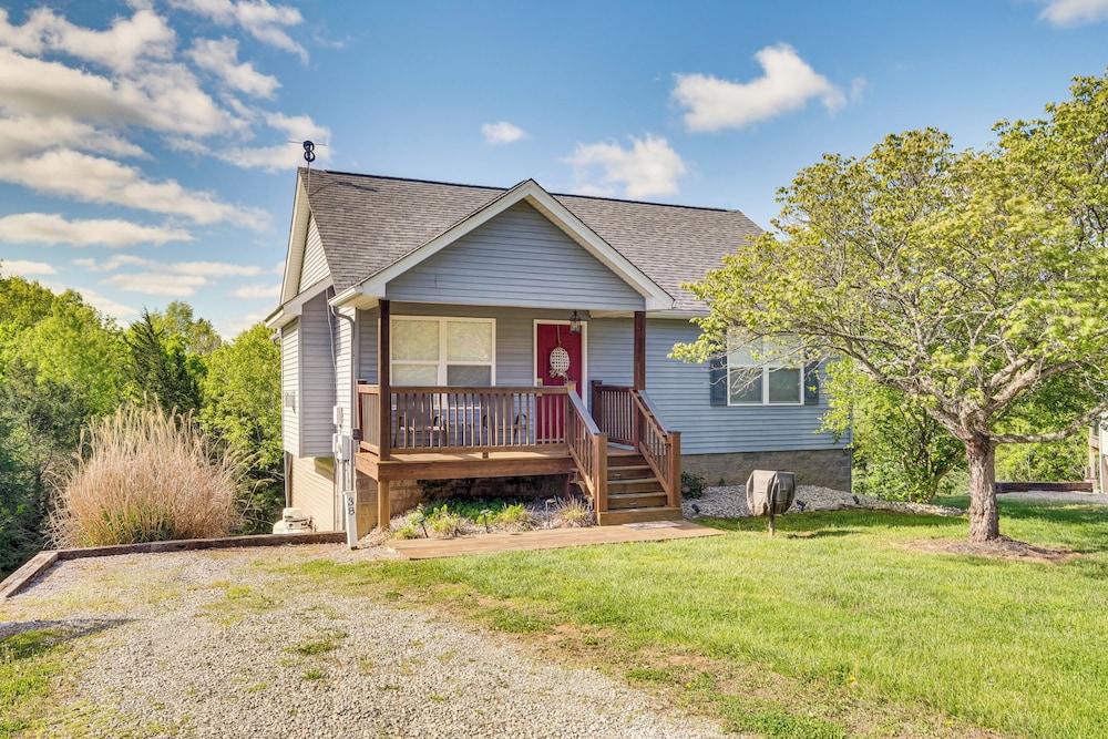 Lake view Kentucky Getaway w Resort Amenities - featured photo