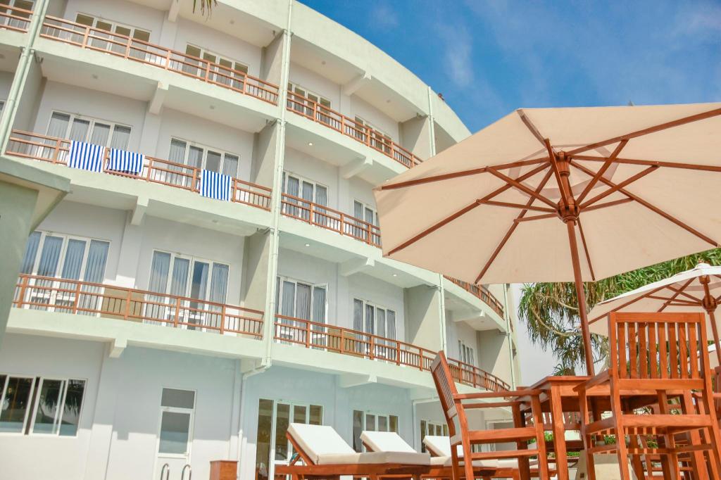 Hotel Refresh Blue in Hikkaduwa, Sri Lanka