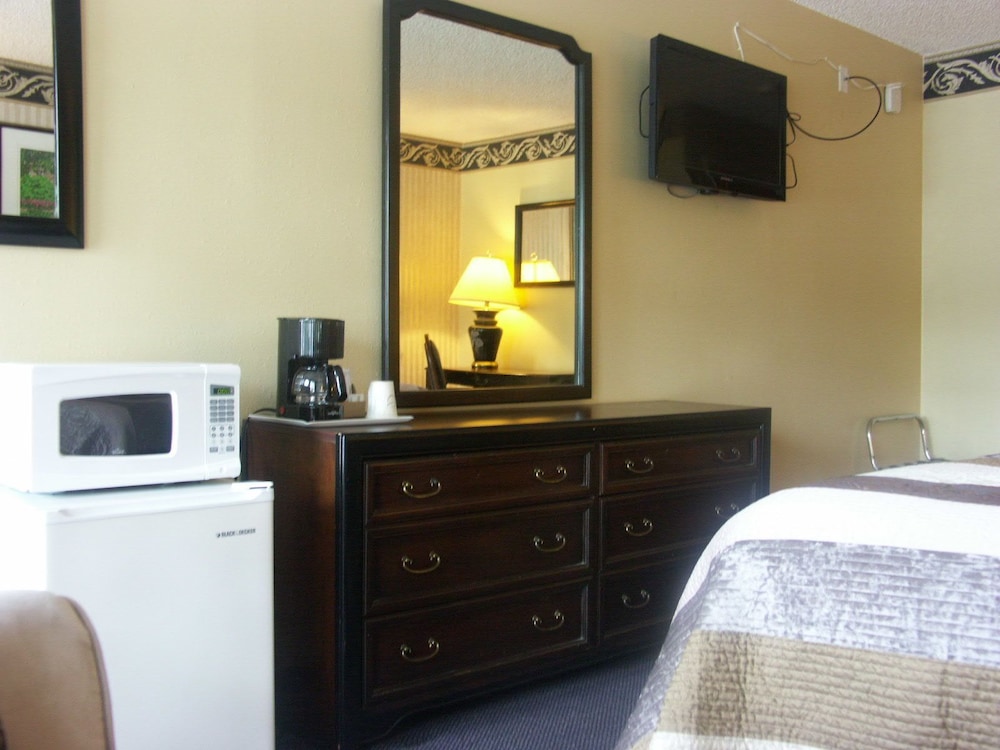 Deerwood Inn and Madison Campground - photo 9