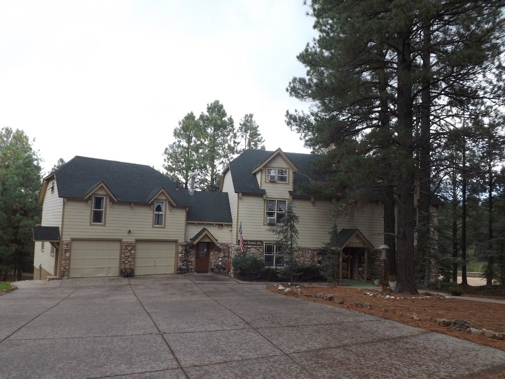 Arizona Mountain Inn and Cabins - photo 2