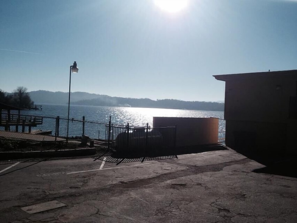 Lake Marina Inn - photo 25