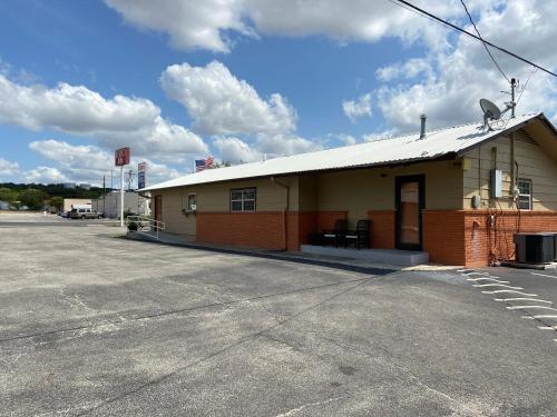 Redbud Inn - photo 12