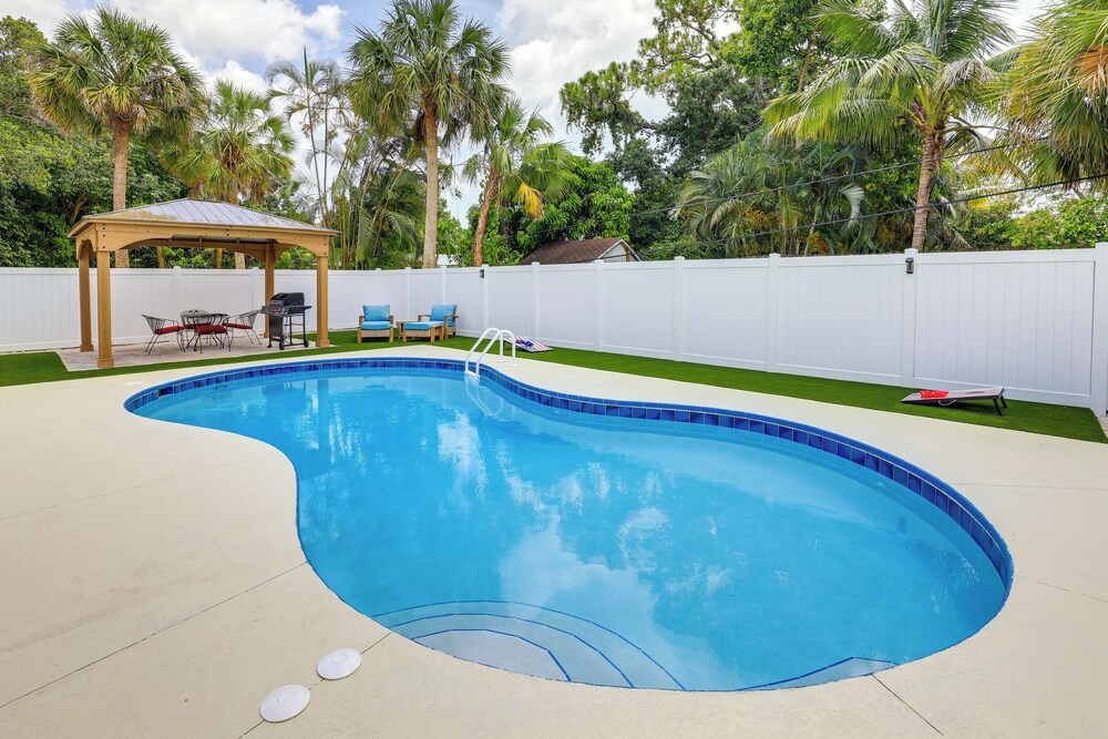 Vero Beach Vacation Rental Pool and Putting Green — 4-Star Luxury Hotel in Vero Beach, United States