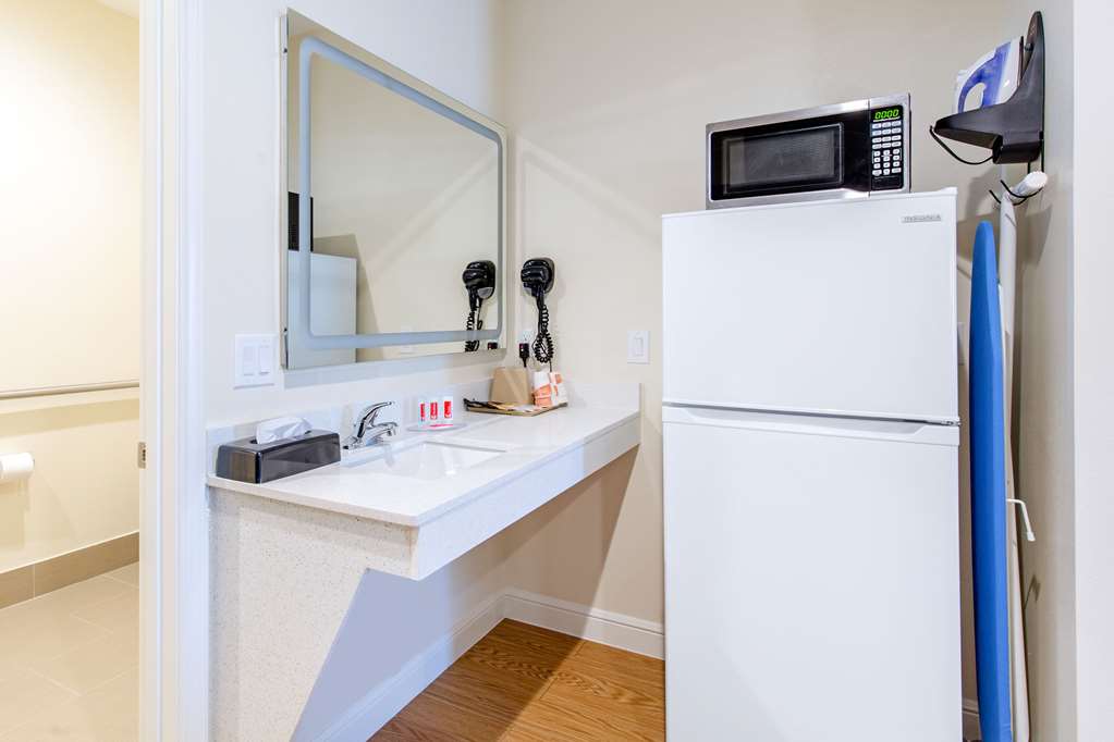 Econo Lodge Inn & Suites Houston Willowbrook - photo 19