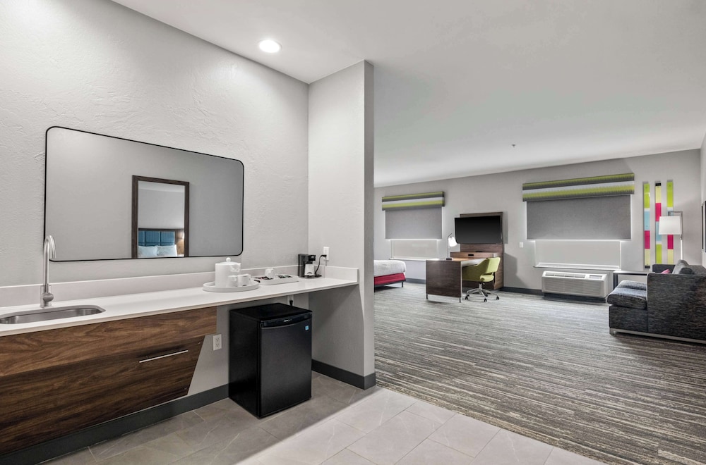 Hampton Inn & Suites Mount Pleasant - photo 10