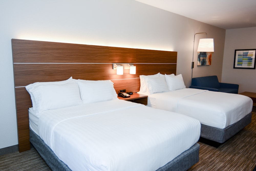 Holiday Inn Express & Suites New Boston by IHG - photo 16