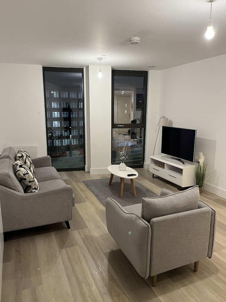 Brand New 2 Bedroom Near Olympic Stadium — 4-Star Luxury Hotel in London, United Kingdom