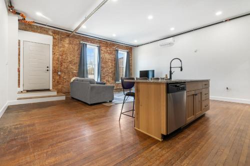 American Hall — 4-Star Luxury Hotel in Millersburg, United States