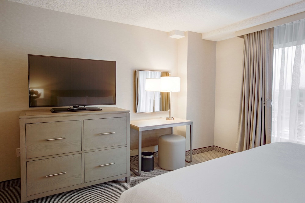 Embassy Suites by Hilton Columbus Dublin - photo 12