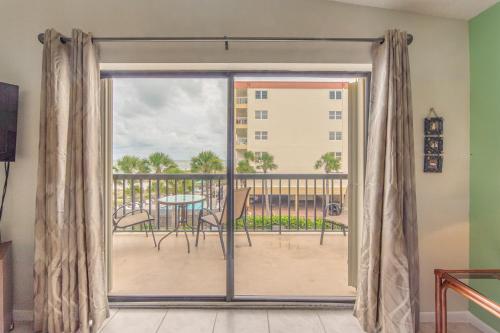 Beach View 1b 1b Balcony King Surf Song #347 — 4-Star Luxury Hotel in Saint Pete Beach, United States