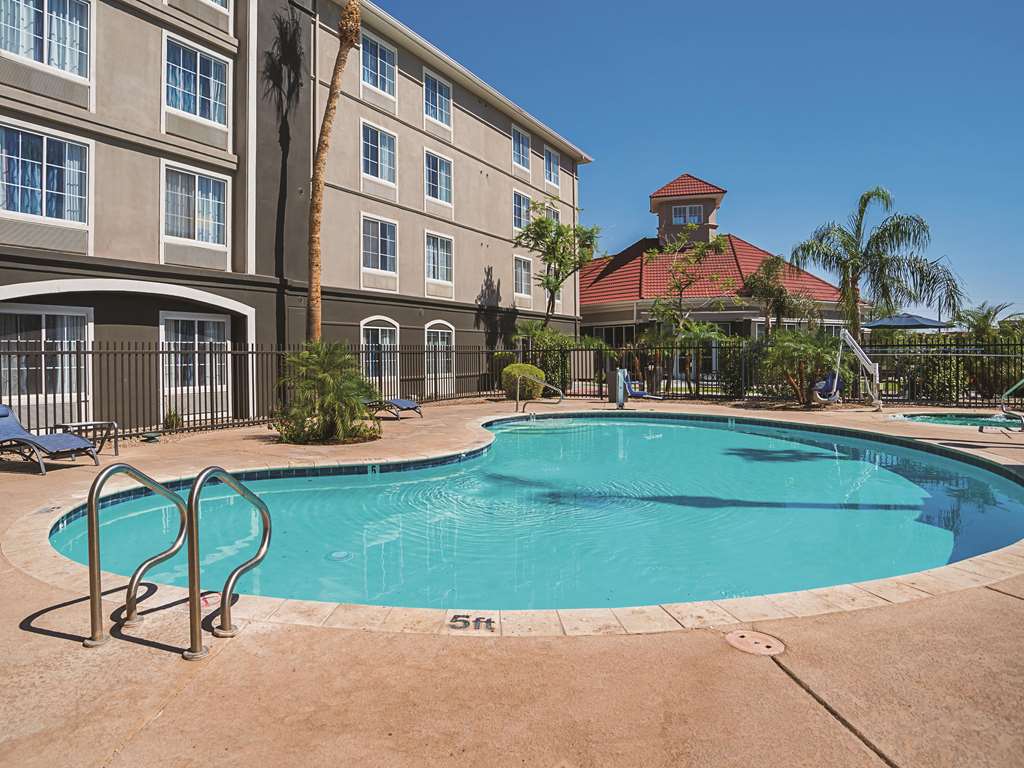 La Quinta Inn & Suites by Wyndham Phoenix Chandler - photo 10